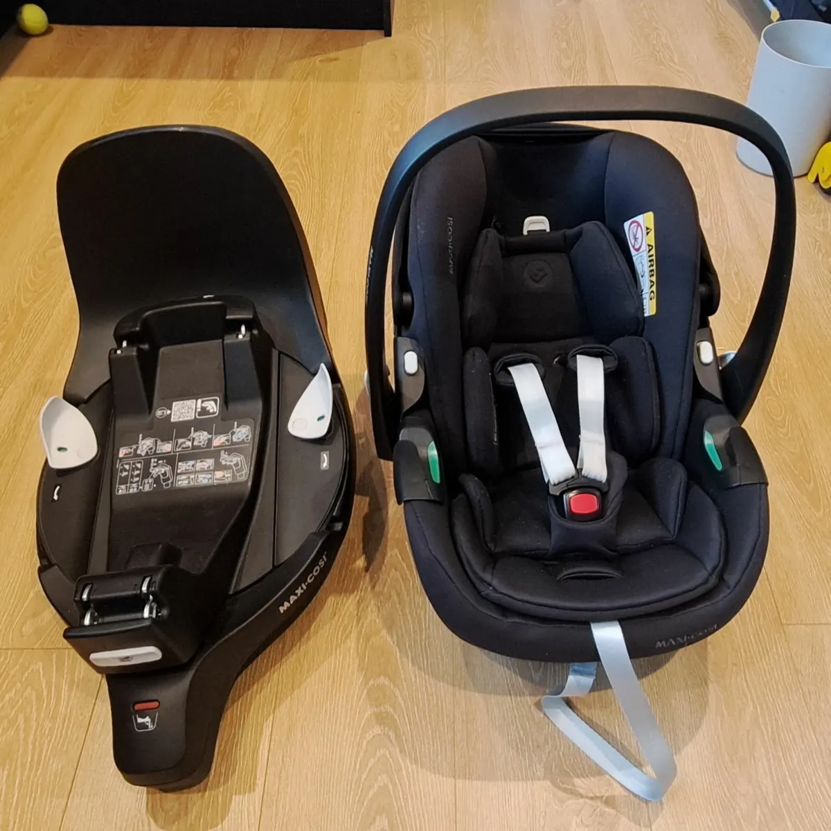 Maxi Cosi Pebble 360 Pro & FamilyFix 360 Pro Base - Image 1