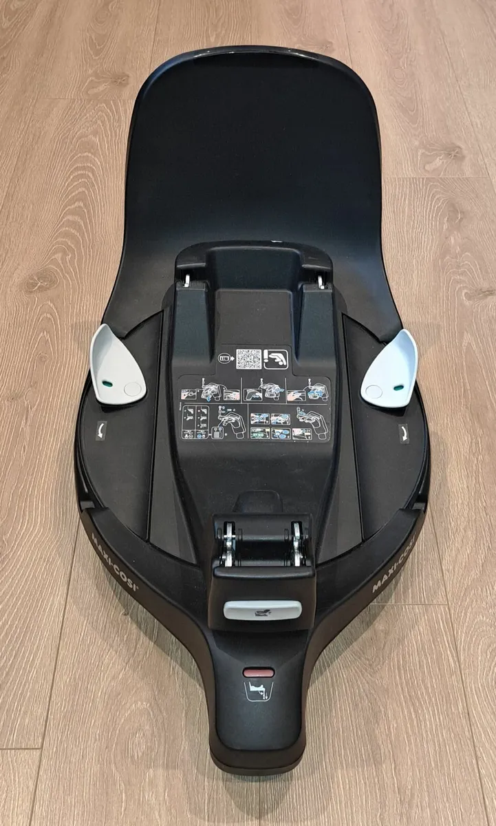 Maxi Cosi Pebble 360 Pro & FamilyFix 360 Pro Base - Image 3