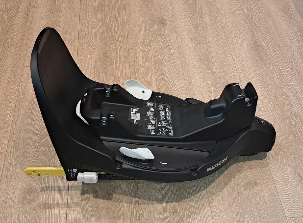Maxi Cosi Pebble 360 Pro & FamilyFix 360 Pro Base - Image 4