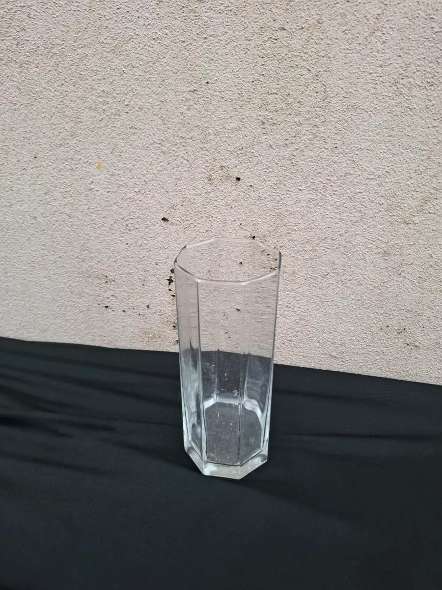 Clear glass vase - Image 1