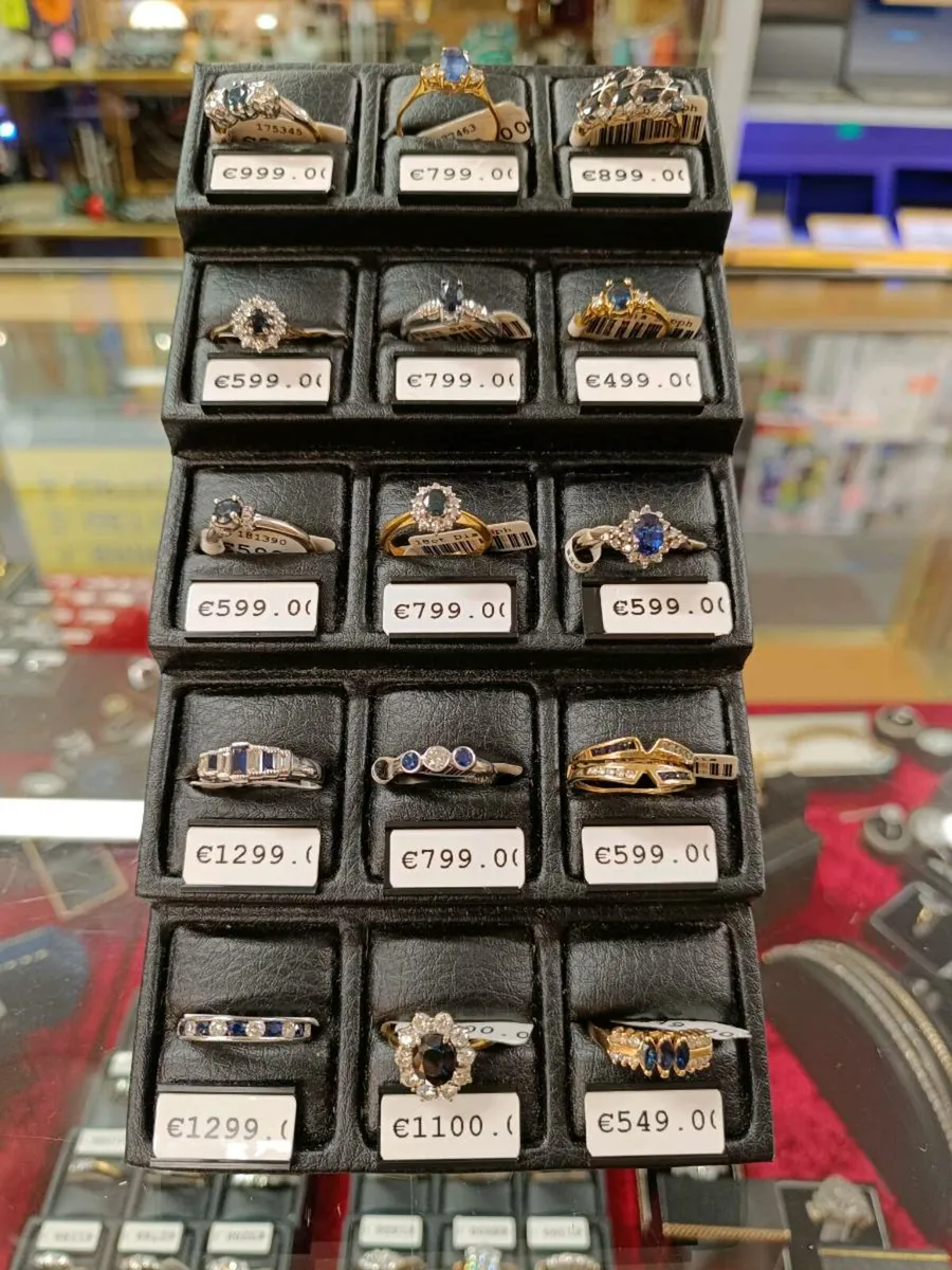 Diamond & Blue Sapphire Gold Ring - Image 1