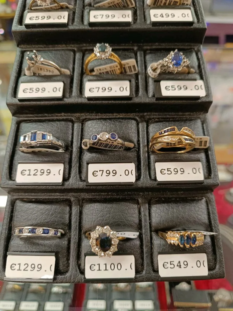 Diamond & Blue Sapphire Gold Ring - Image 3