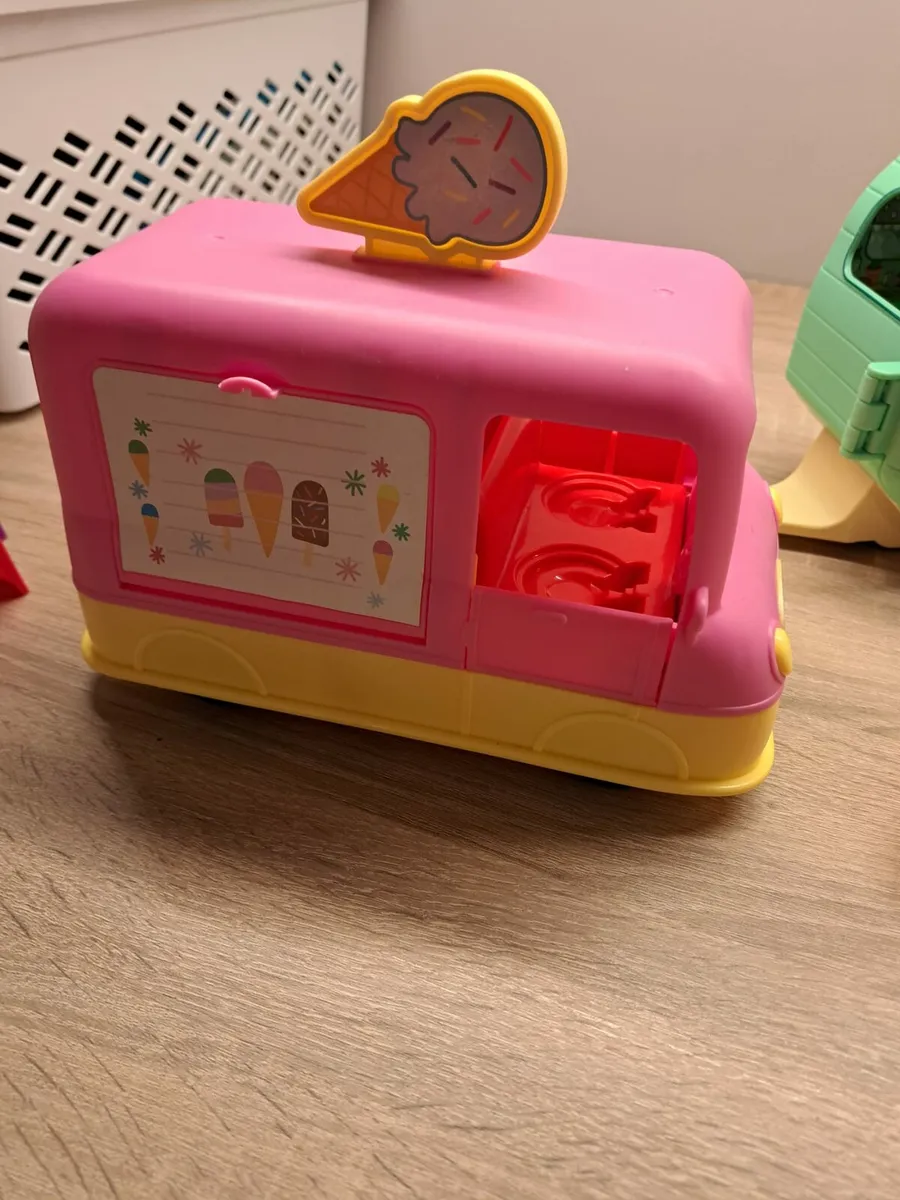 Peppa Pig Toy Bundle - Playsets & Figures - Image 3