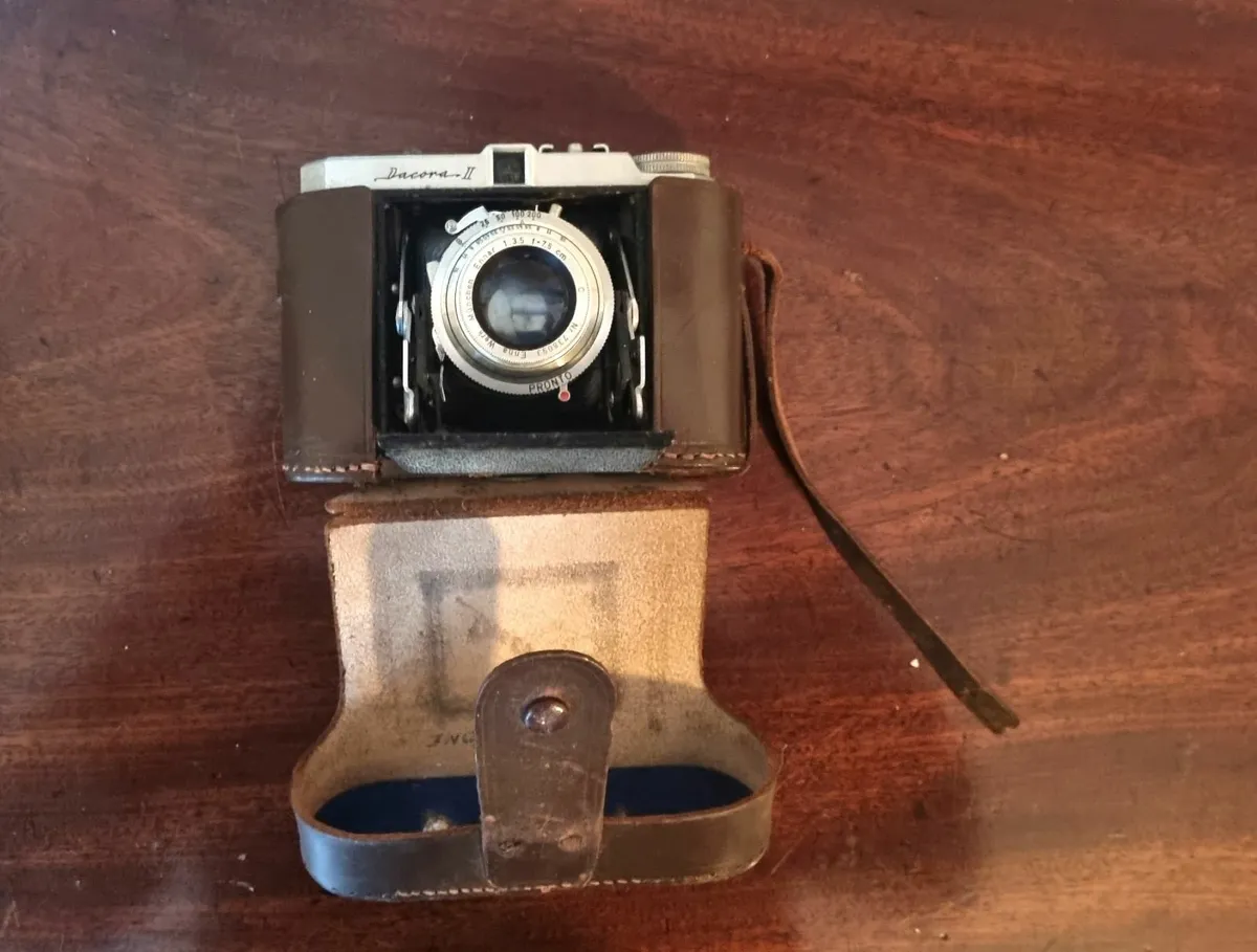 Dacora 2 Vintage Camera - Image 2