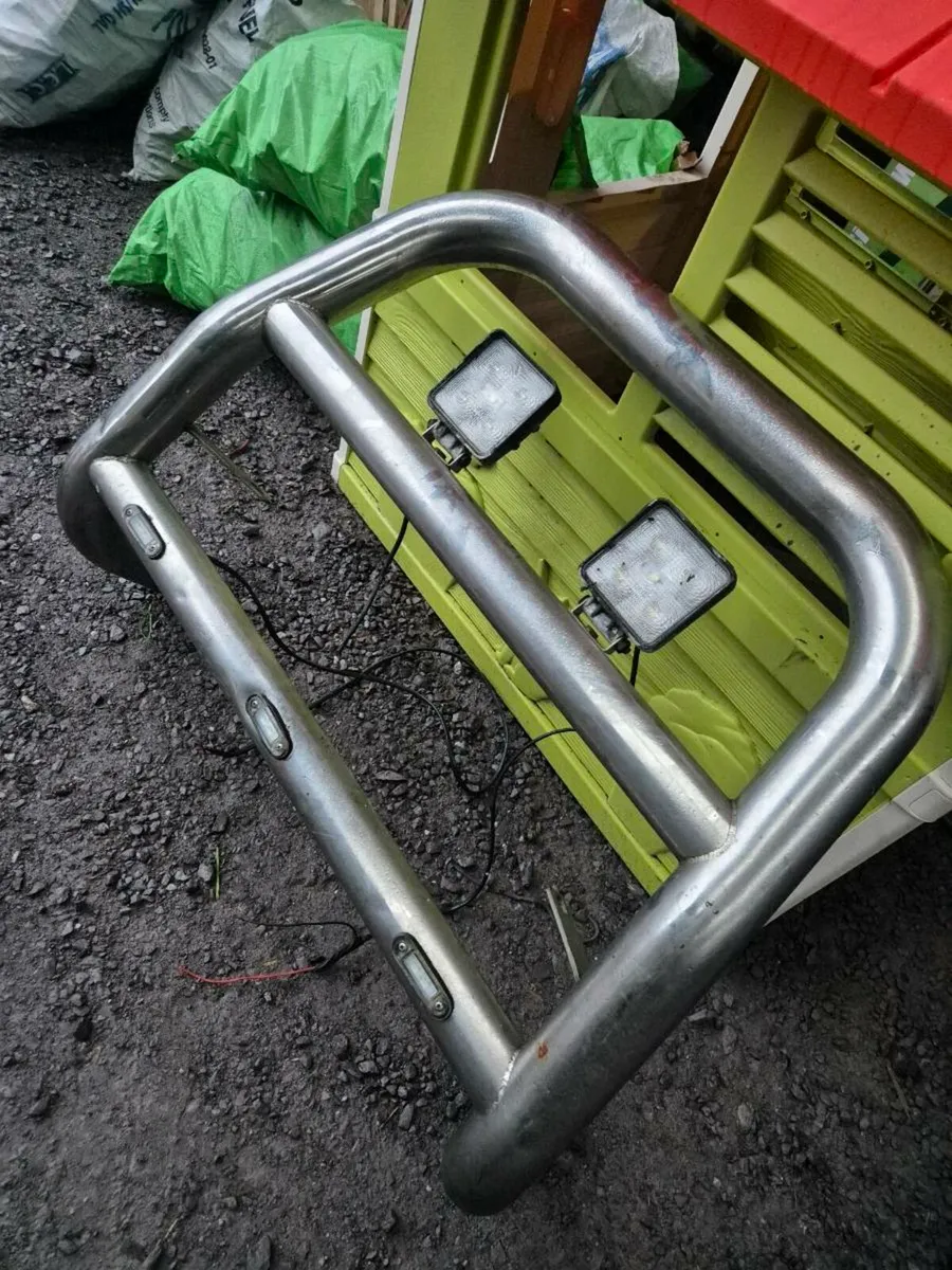 Bull bar with lights - Image 3
