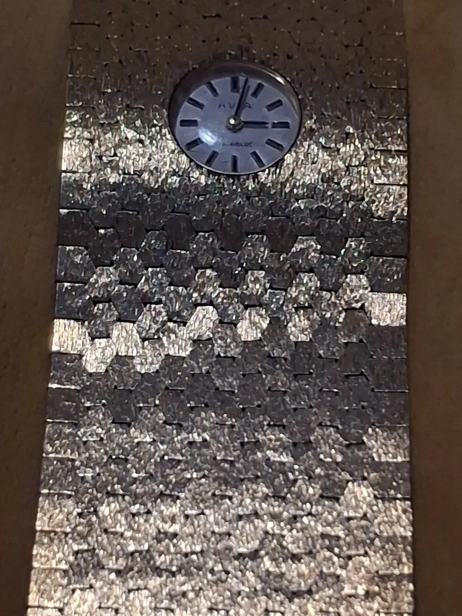 Quality Swiss-Made bracelet watch. - Image 2