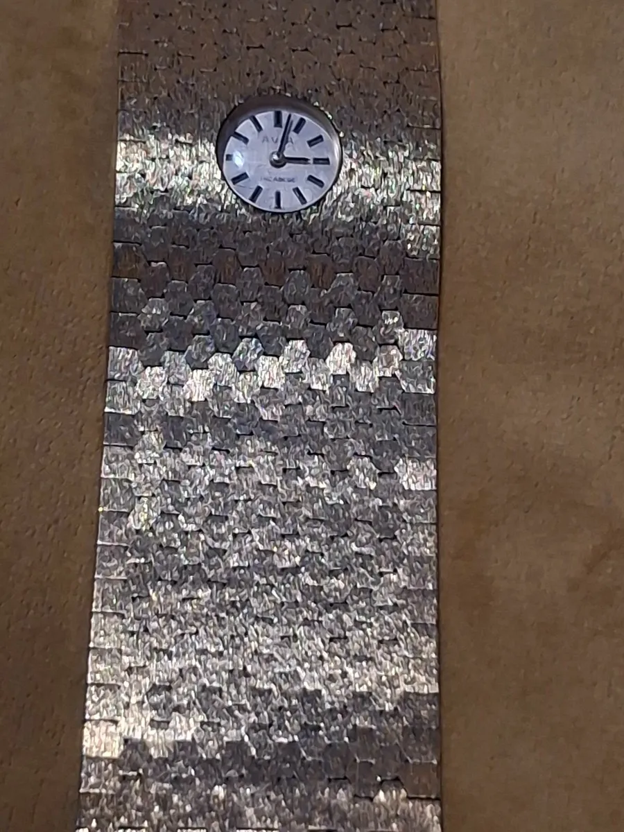 Quality Swiss-Made bracelet watch. - Image 1