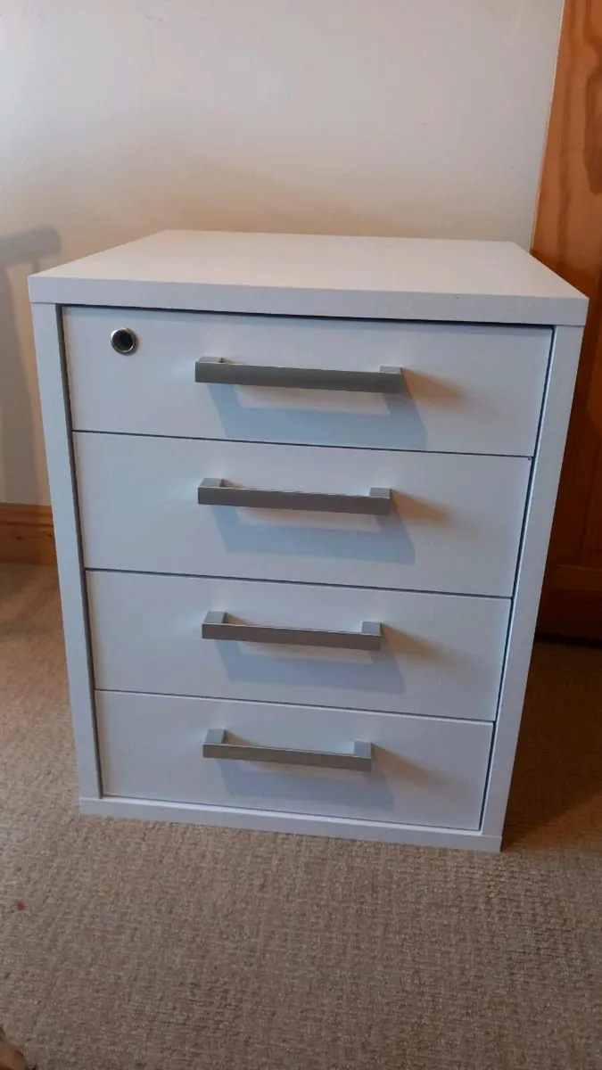 Beautifull Withe Drawer Chest!!! - Image 1
