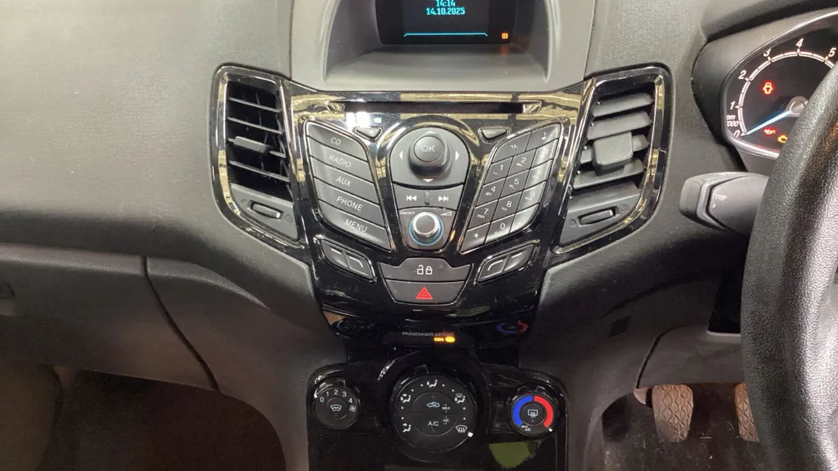2014 Ford Fiesta 1.2 ZETEC Petrol - Image 2