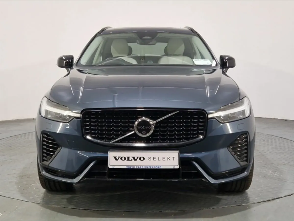Volvo XC60 PHEV Ultra Dark - Image 3