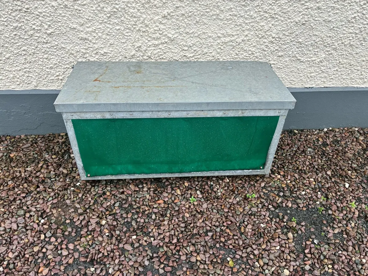 CONDON ENGINEERING 5 BAG MEAL FEEDER - Image 1