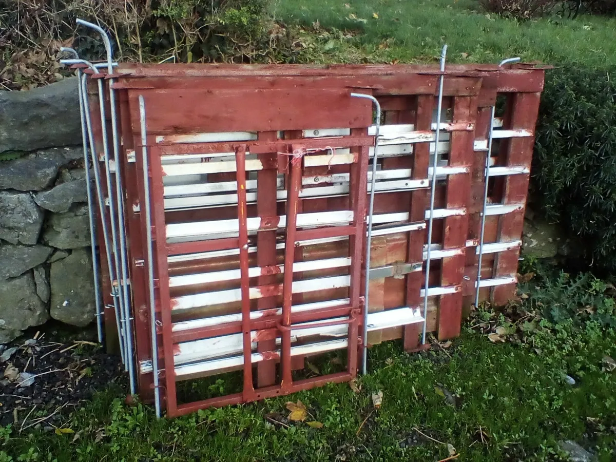 Lambing pens ,adoption front - Image 1