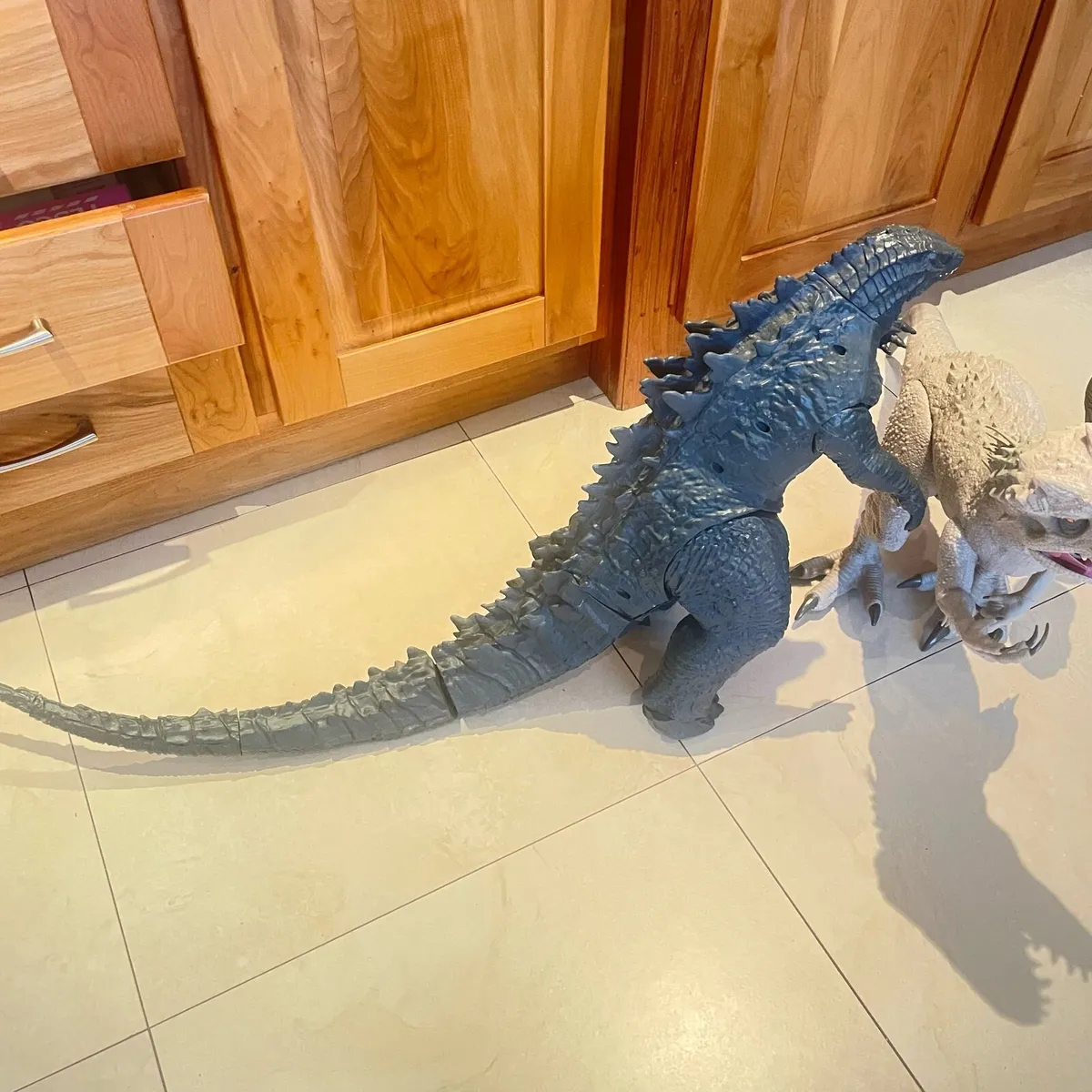 Godzilla, Kong dinosaur large figures - Image 3