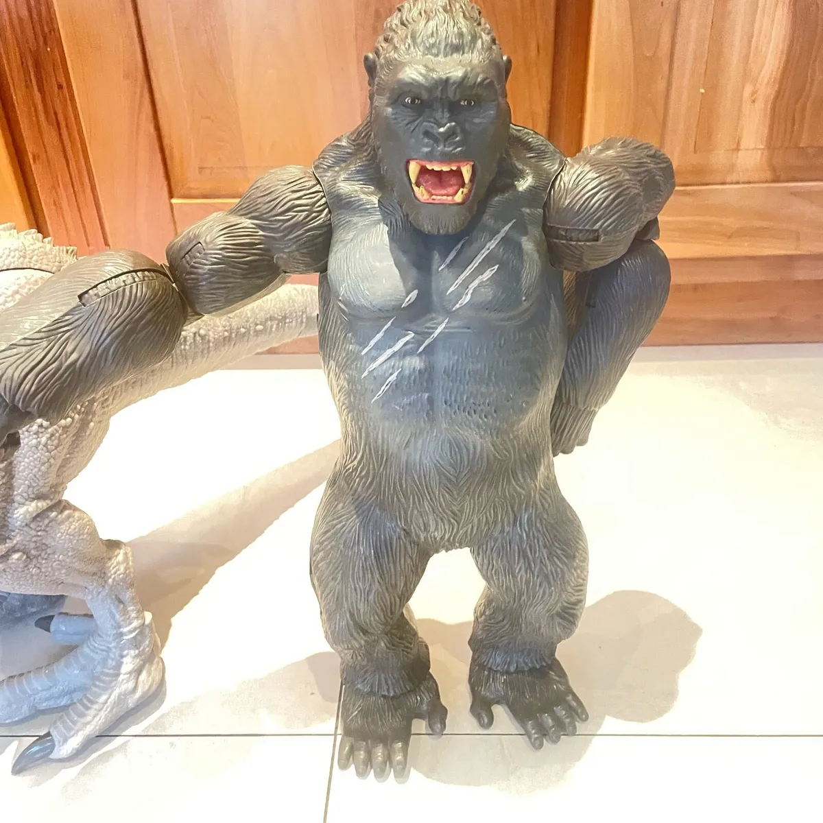 Godzilla, Kong dinosaur large figures - Image 4