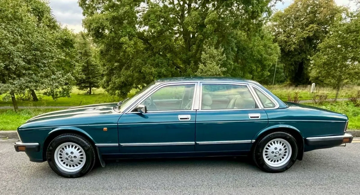 Stunning Jaguar XJ40 Sovereign Automatic - Image 2