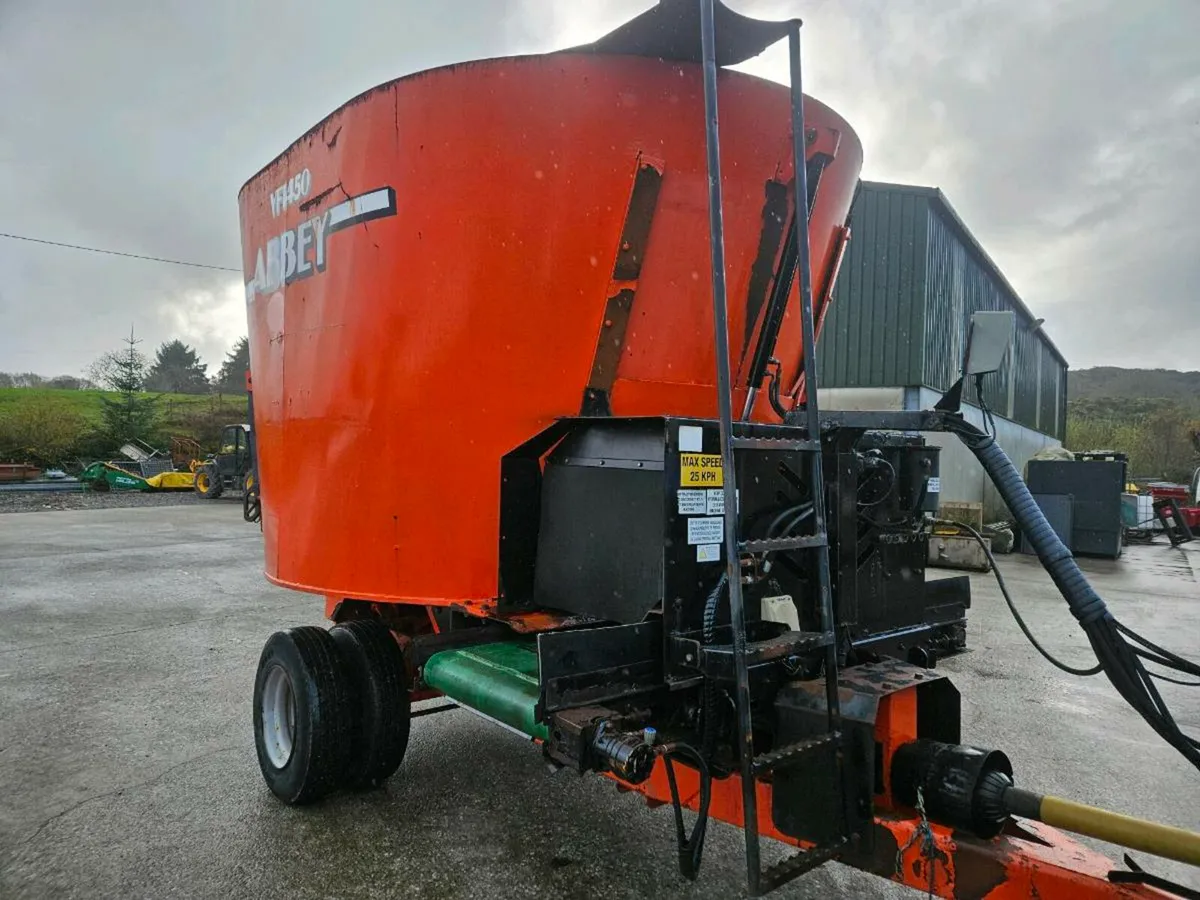 Abbey 1450 feeder - Image 1