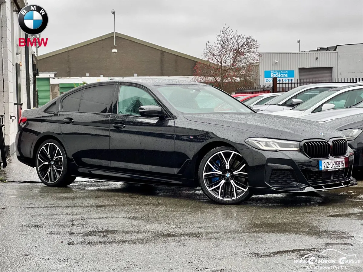 BMW 530d LCI MSPORT XDRIVE TRIPLE BLACK - Image 3