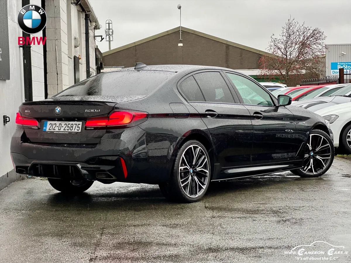BMW 530d LCI MSPORT XDRIVE TRIPLE BLACK - Image 4
