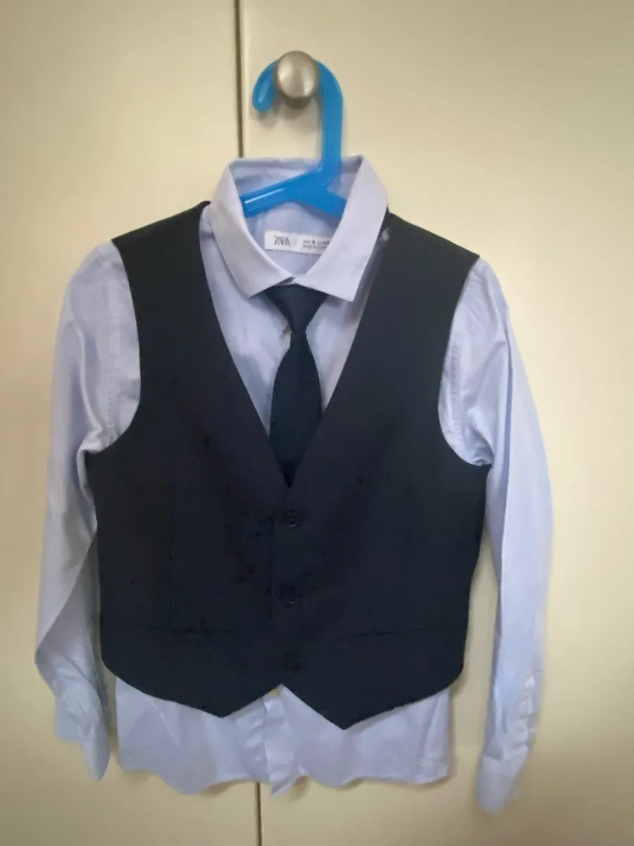 Boys Communion Suit & Runners - Image 2