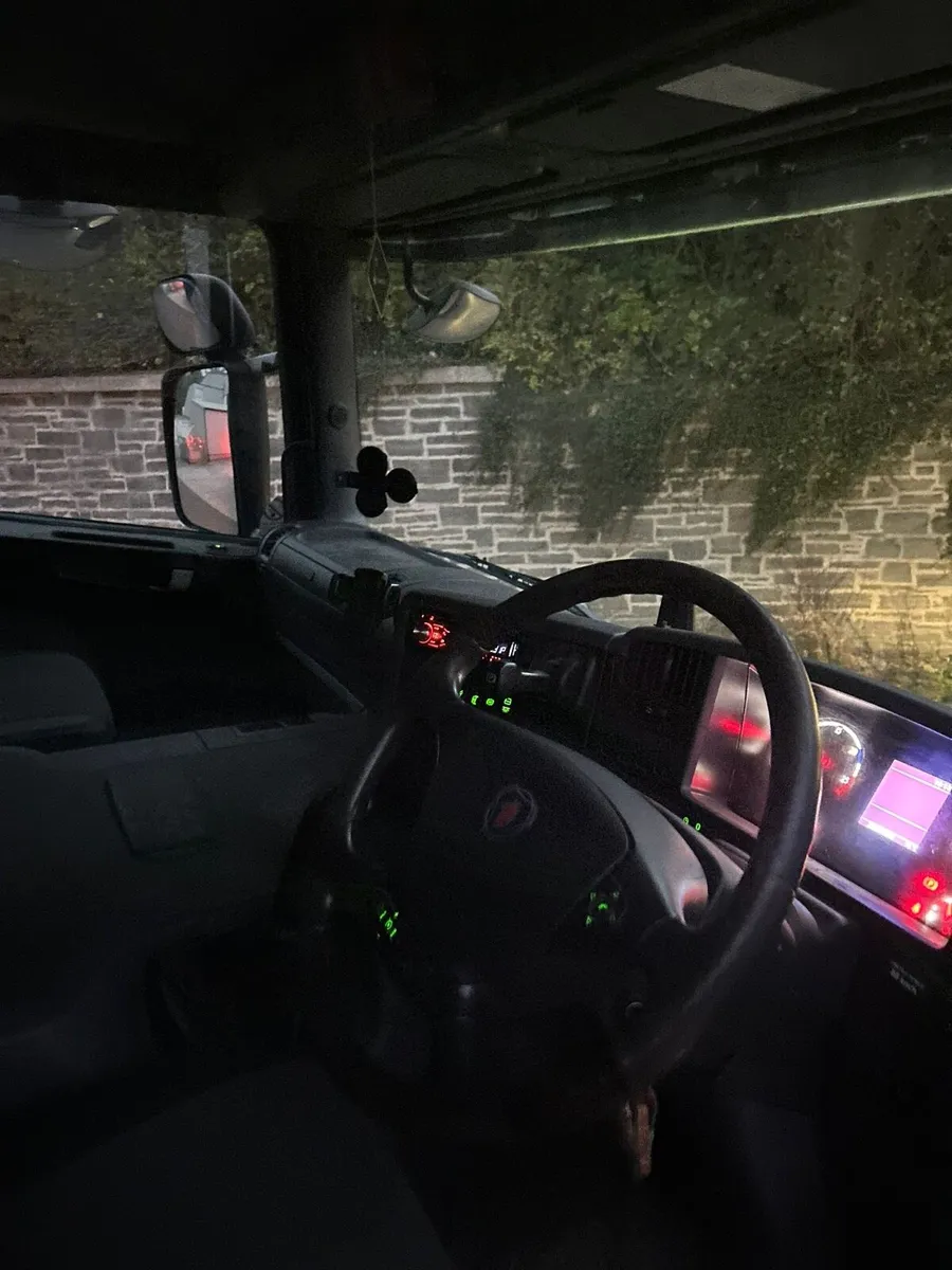 Scania P360 6x2 Rigid - Image 2