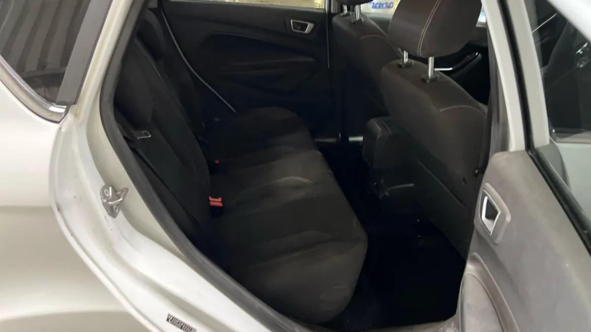 2015 Ford Fiesta TITANIUM 1.0 Petrol - Image 4