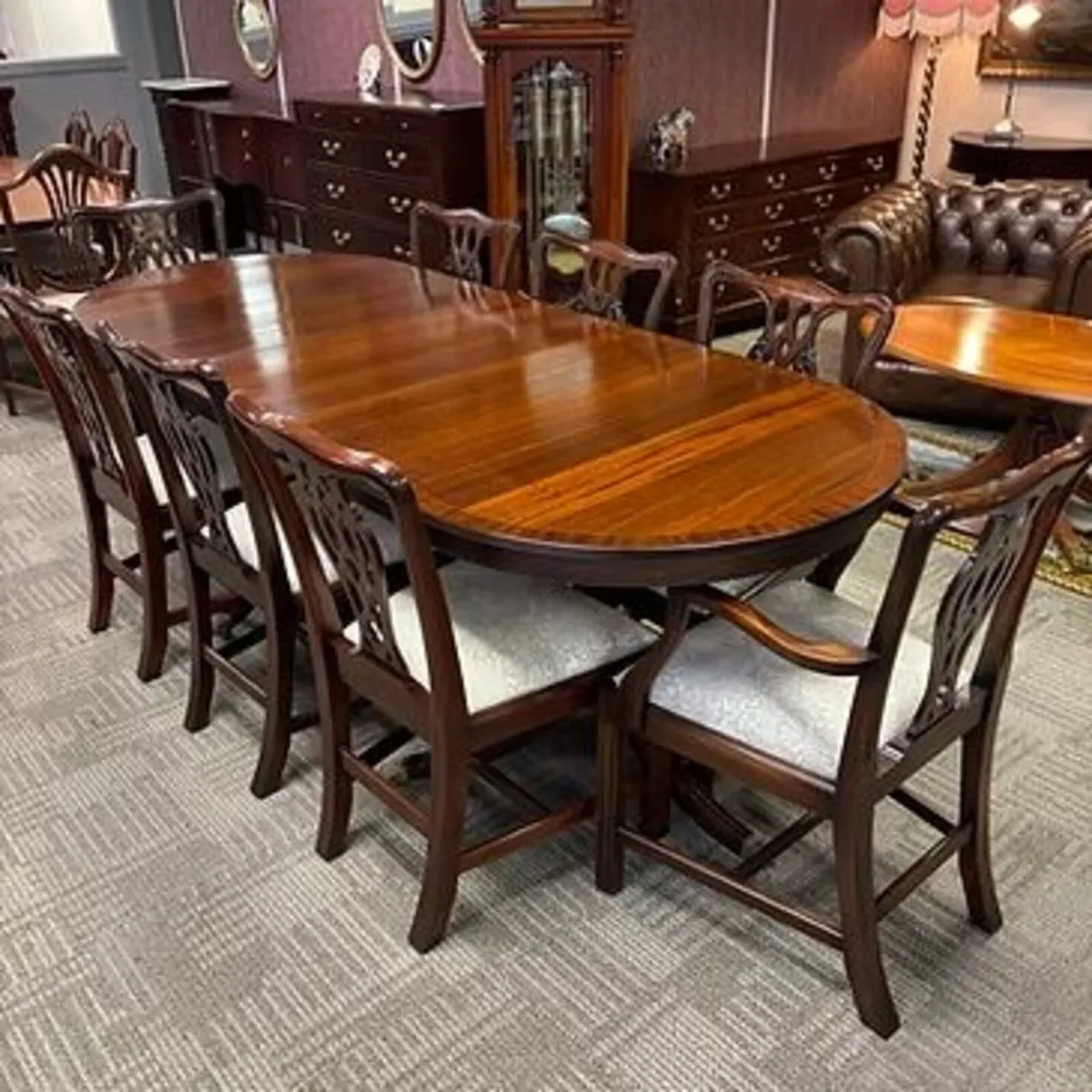 Mahogany flamed regency style dining table & 8 cha