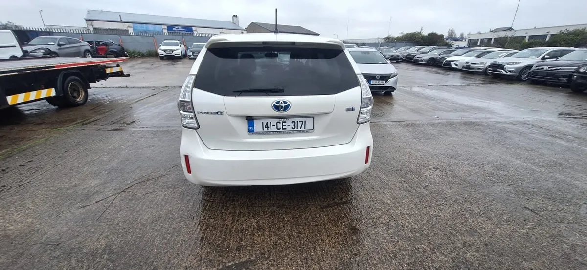 14 Prius D…7 Seater - Image 3