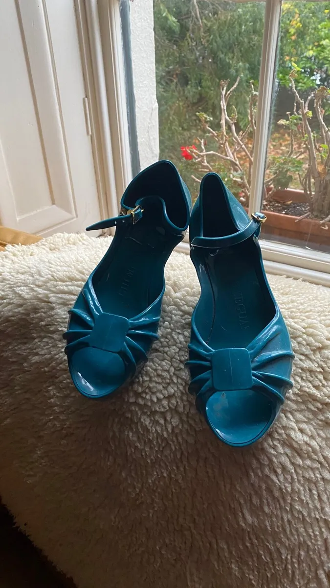 Funky rubberized Moschino sandal - Image 1