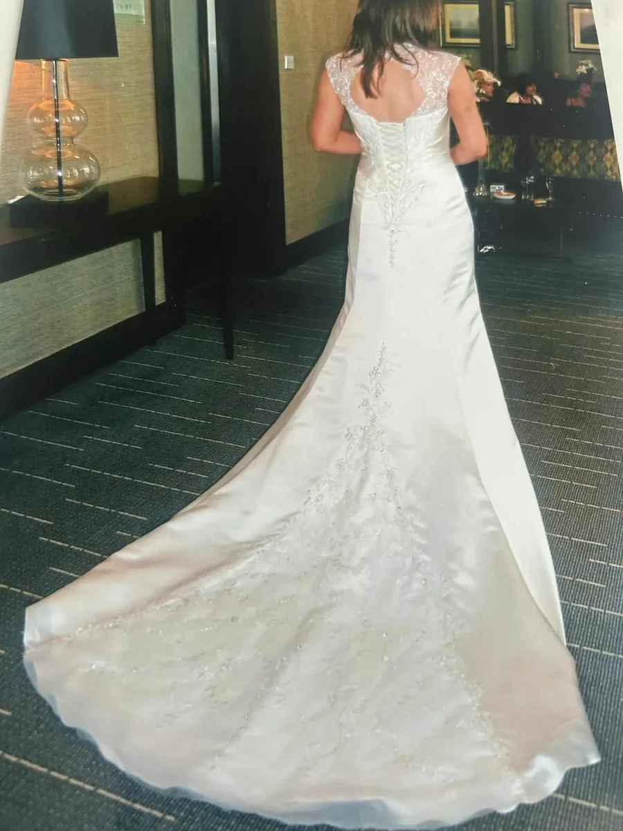 Wedding dress - Image 2