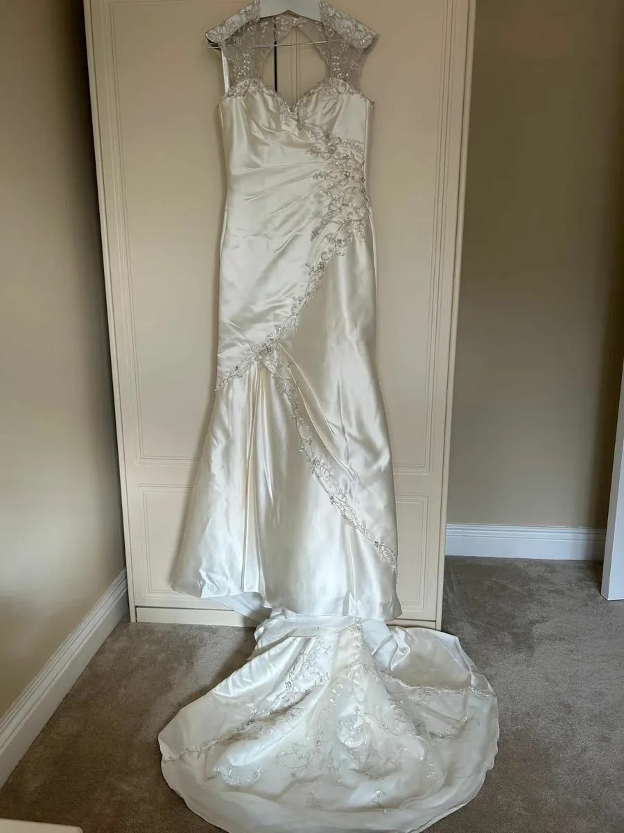 Wedding dress - Image 1