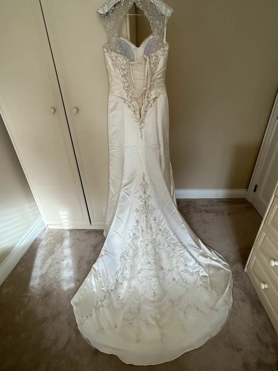 Wedding dress - Image 3