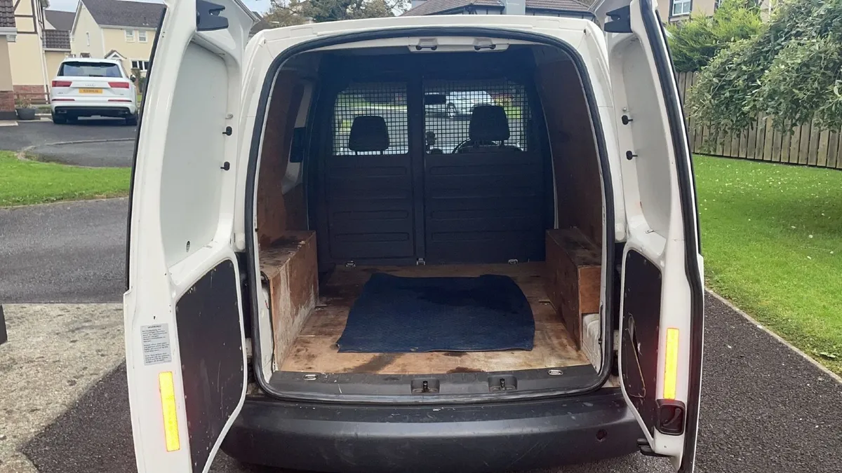 Volkswagen Caddy 2011 - Image 1