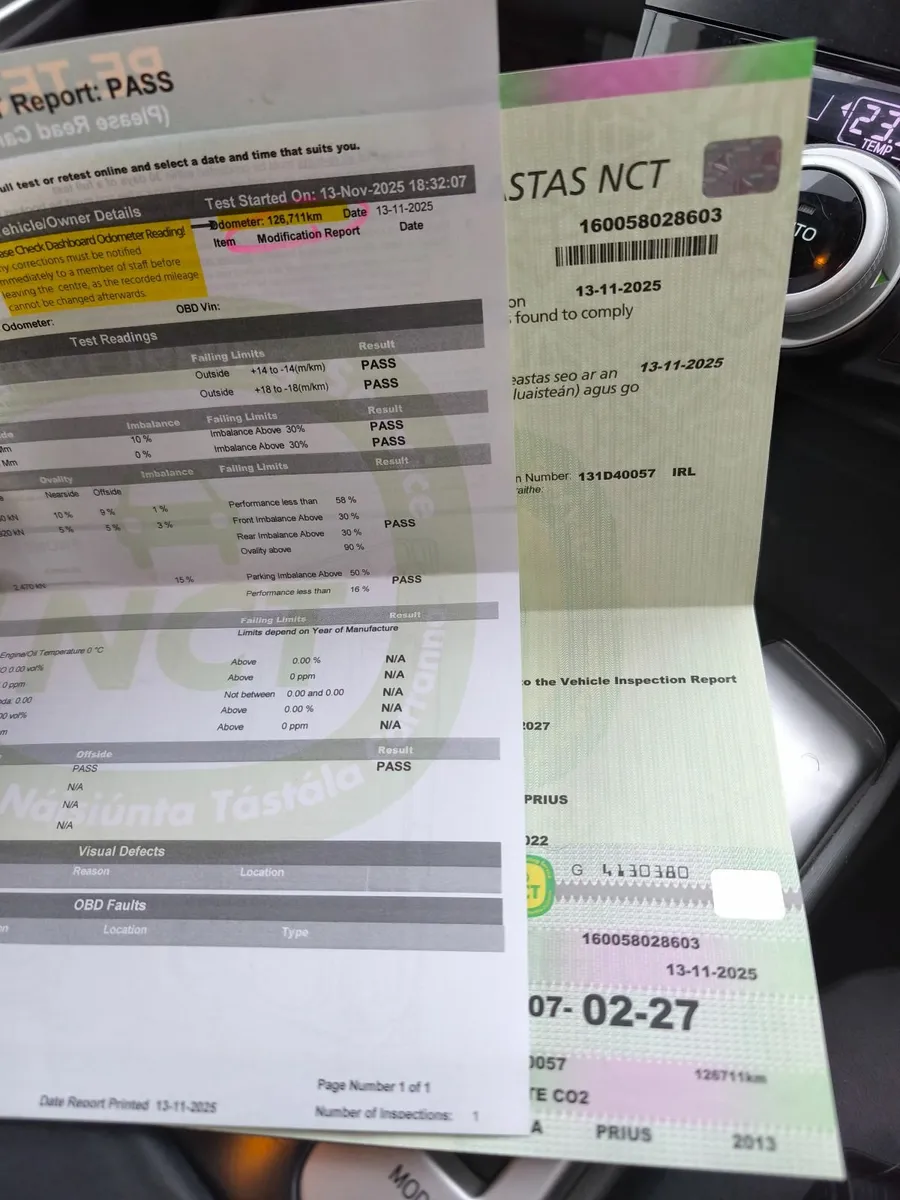 Low mileage 7 seater Toyota Prius - Image 3