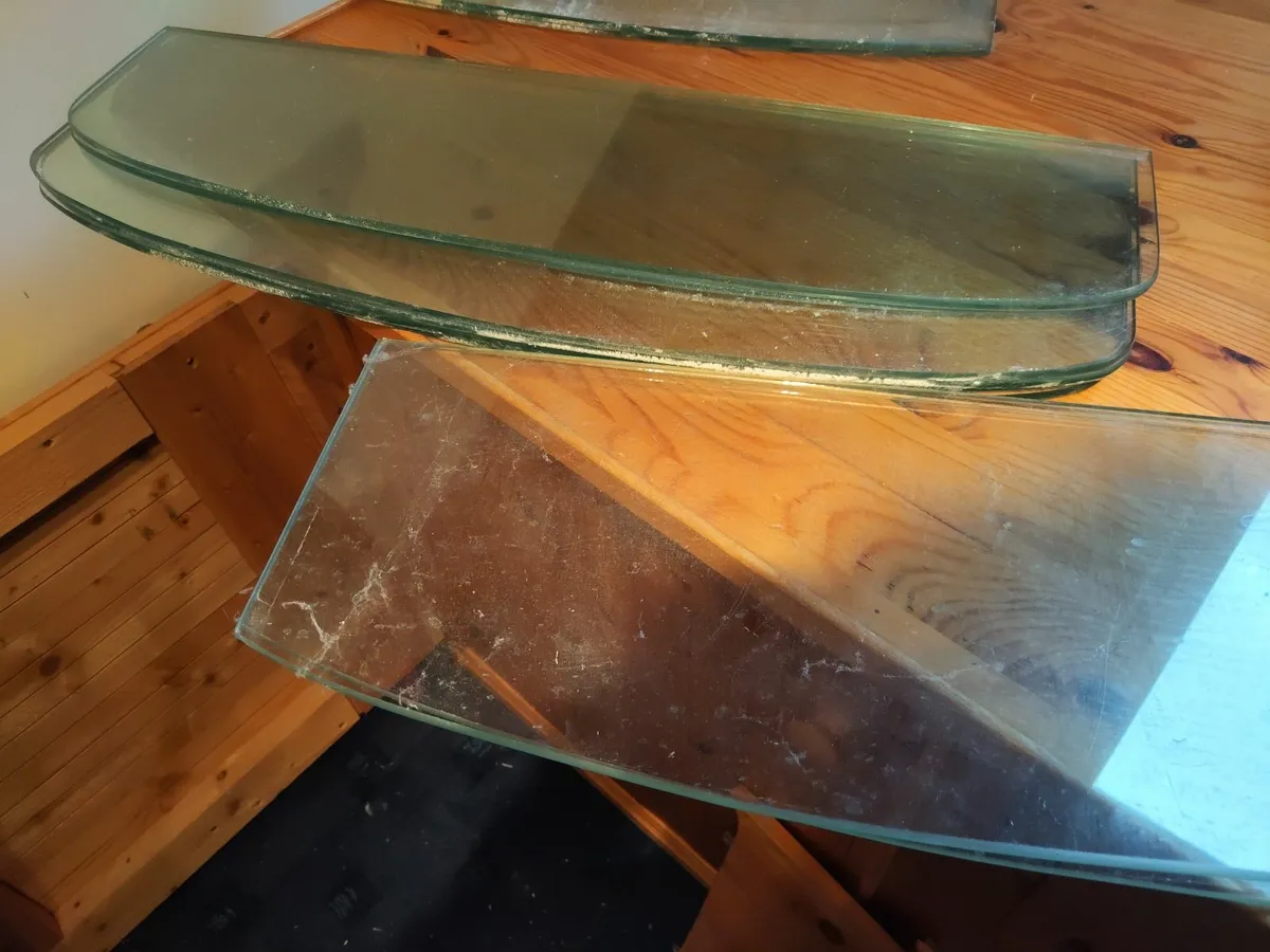 8 glass shelves  toughened - Image 3