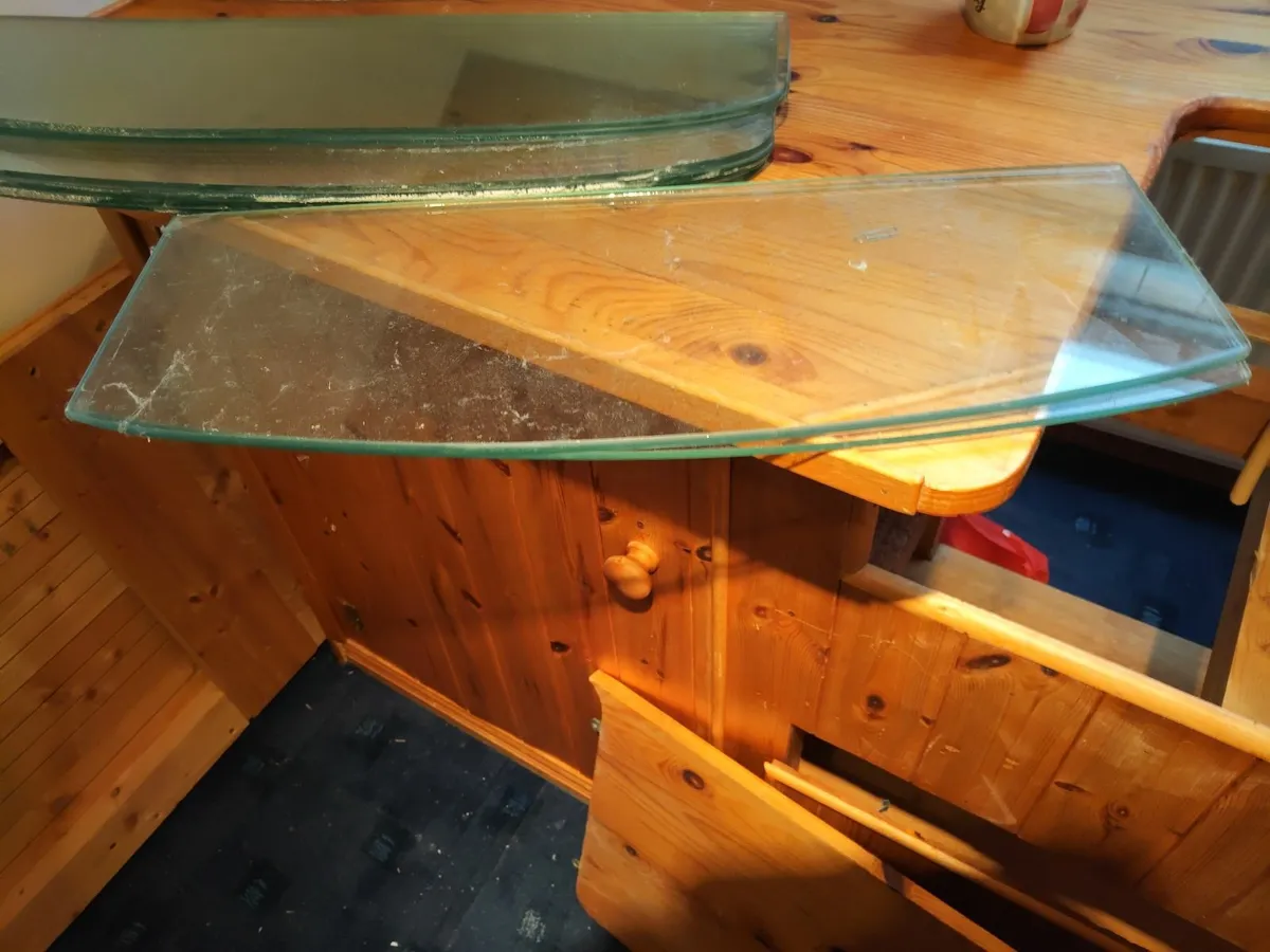 8 glass shelves  toughened - Image 4