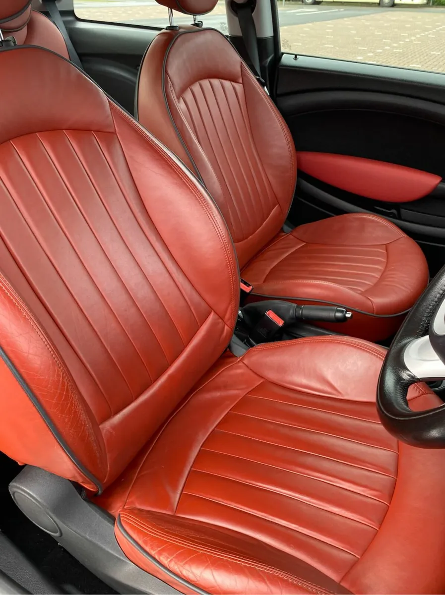 Mini Cooper 2010 - Image 2