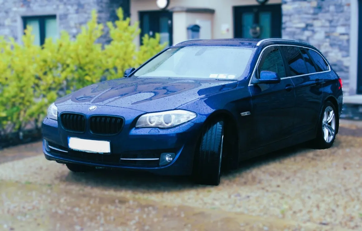 💥BMW 520D ESTATE BLUE(F11) AUTO,LOW MILES,F.S.H💥 - Image 2