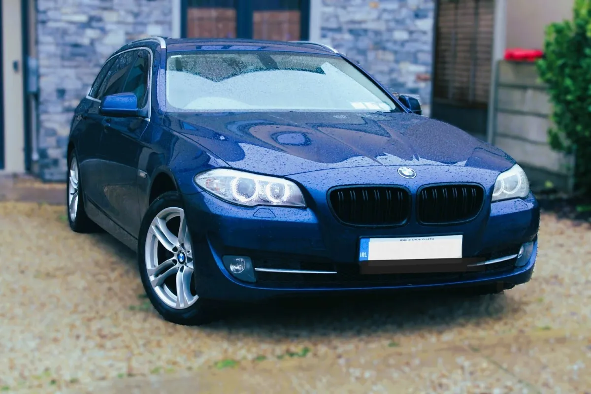 💥BMW 520D ESTATE BLUE(F11) AUTO,LOW MILES,F.S.H💥 - Image 1
