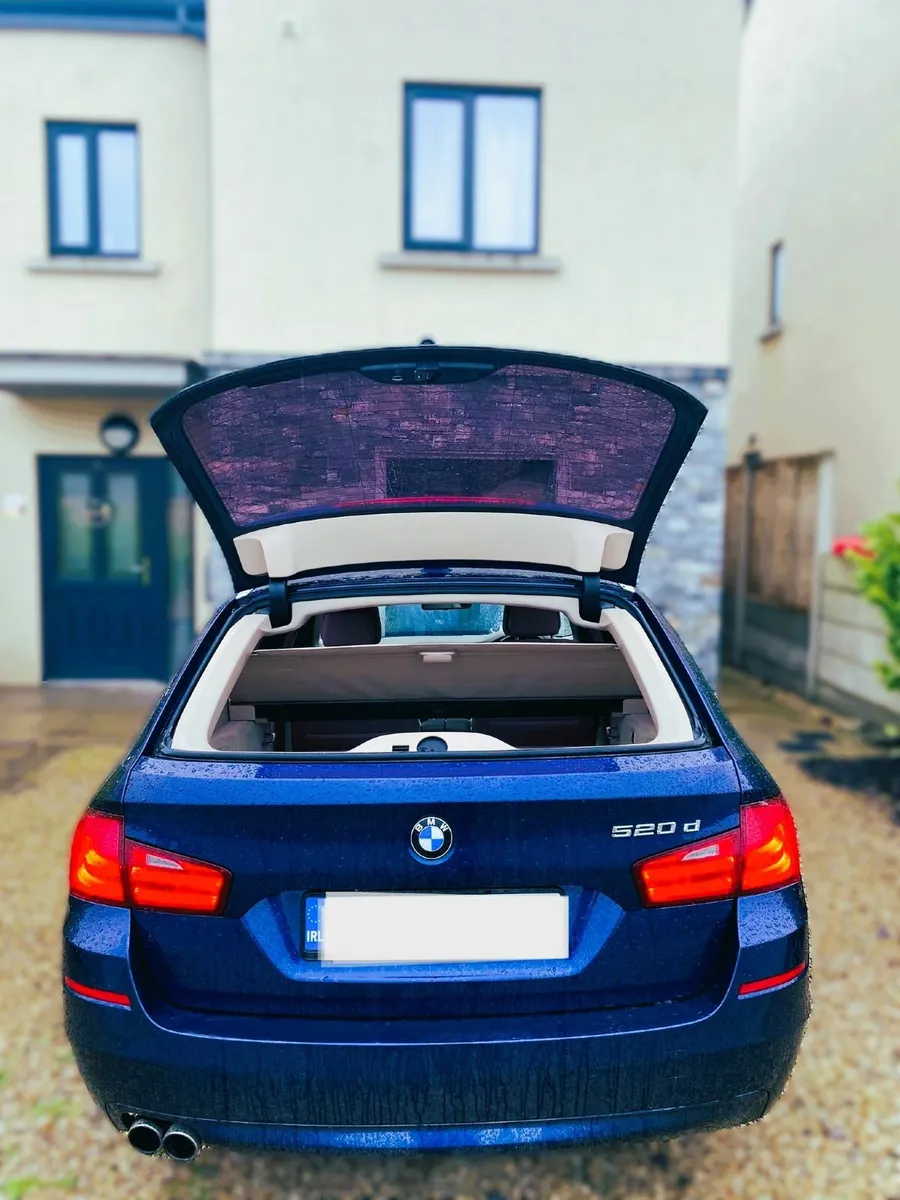 💥BMW 520D ESTATE BLUE(F11) AUTO,LOW MILES,F.S.H💥 - Image 4