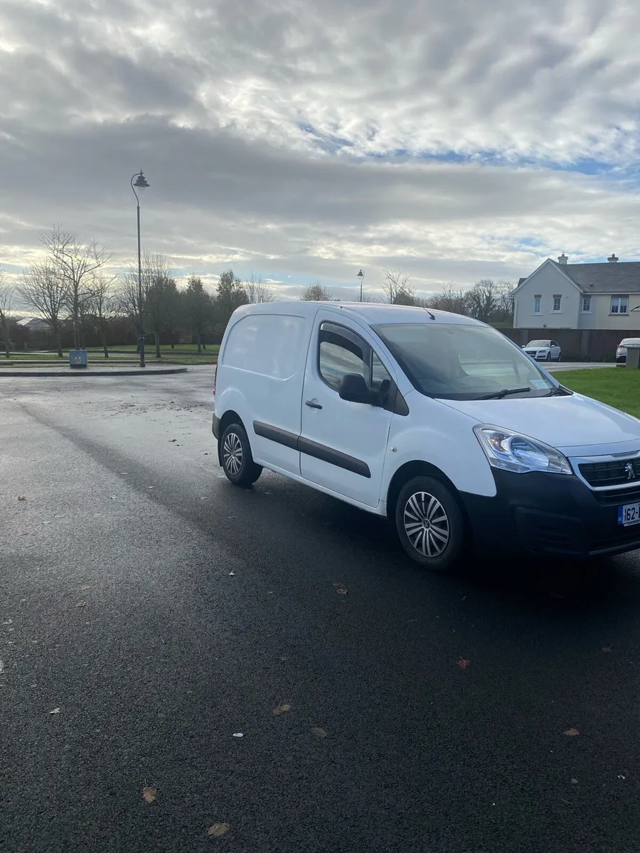 Peugeot partner 162 1.6 hdi doe 10/26 3 seater - Image 2