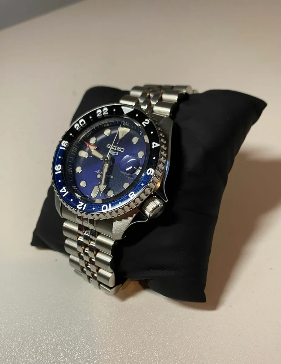 Seiko 5 Sports GMT - Image 2