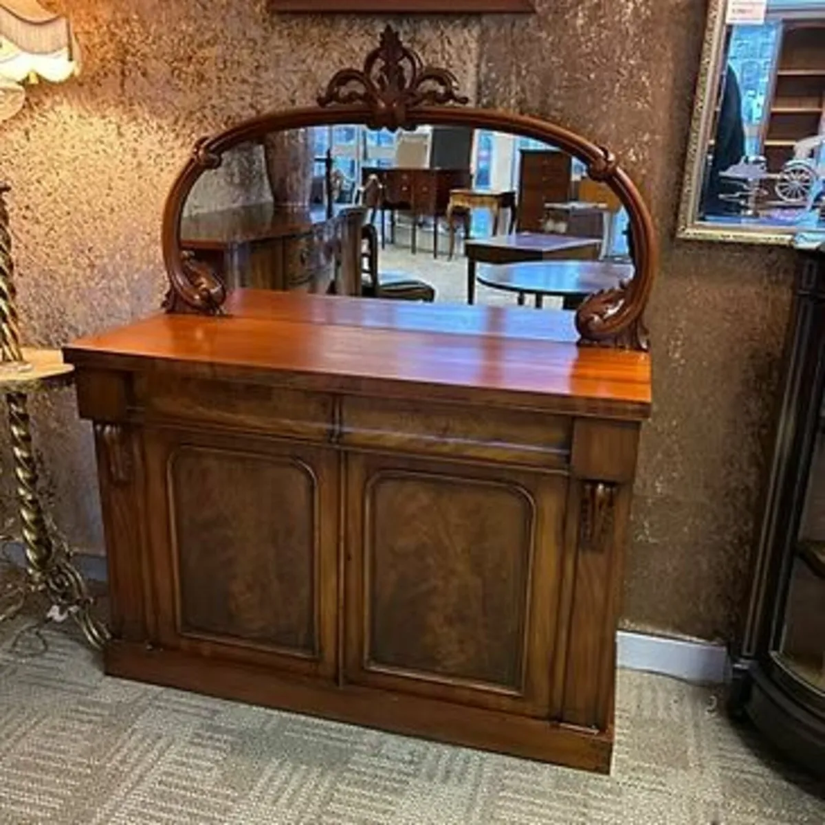 Victorian mahogany mirror back chiffonier. Key inc