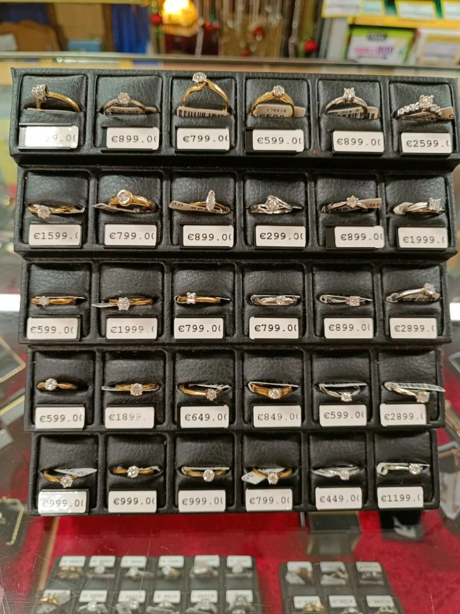 Diamond Solitaire Ring , Gold - Image 1