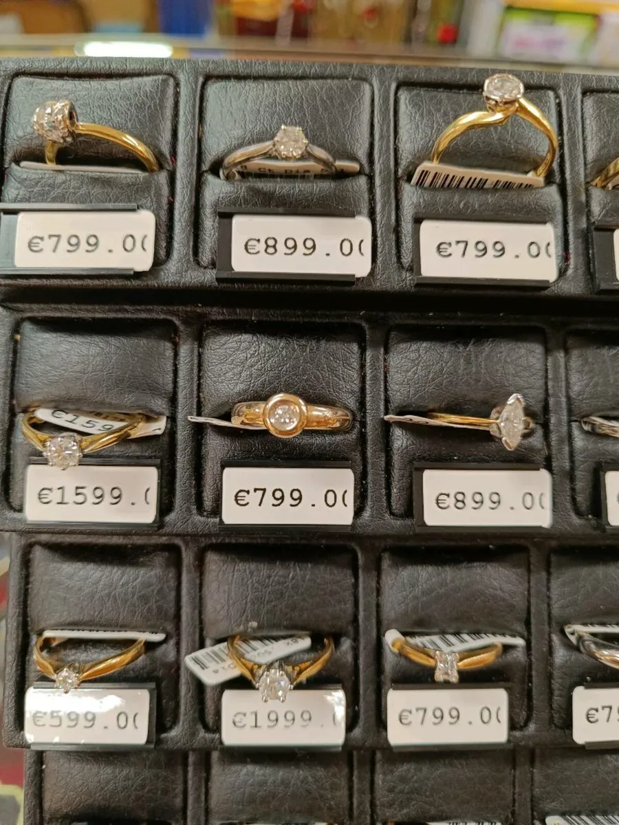 Diamond Solitaire Ring , Gold - Image 2