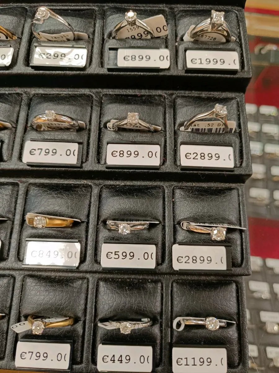 Diamond Solitaire Ring , Gold - Image 4