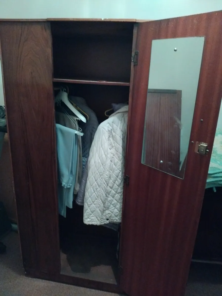 Bedroom furniture - Image 4