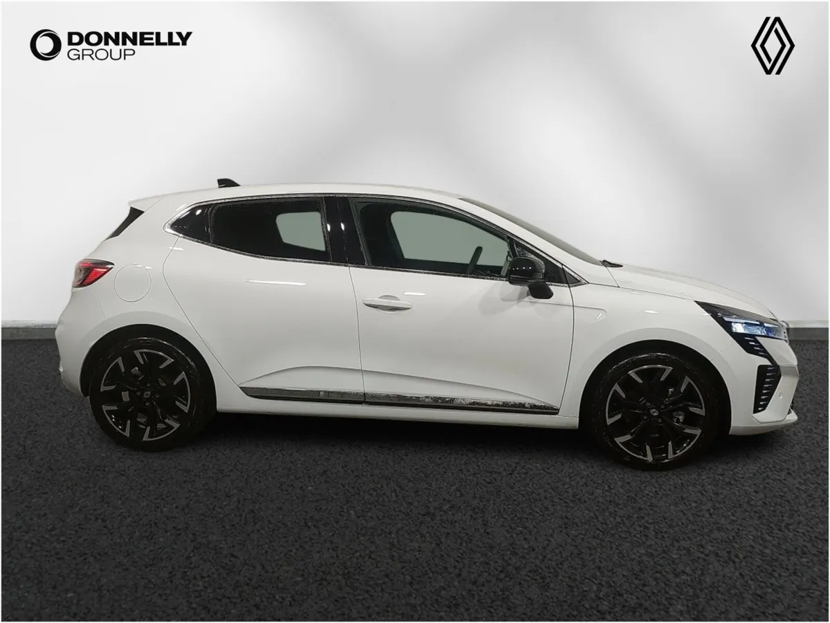 Renault Clio Hatchback Techno - Image 3