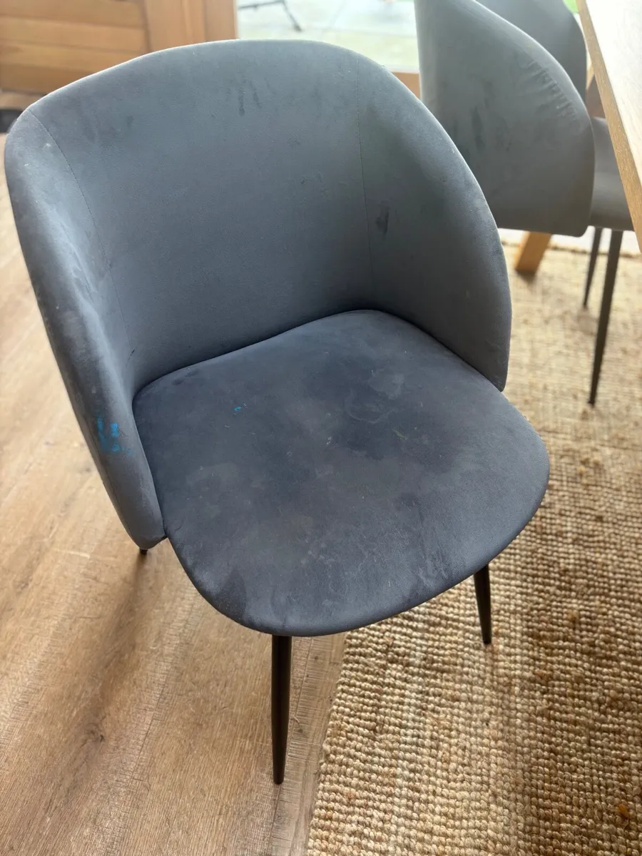 Table and 4 chairs - Image 2