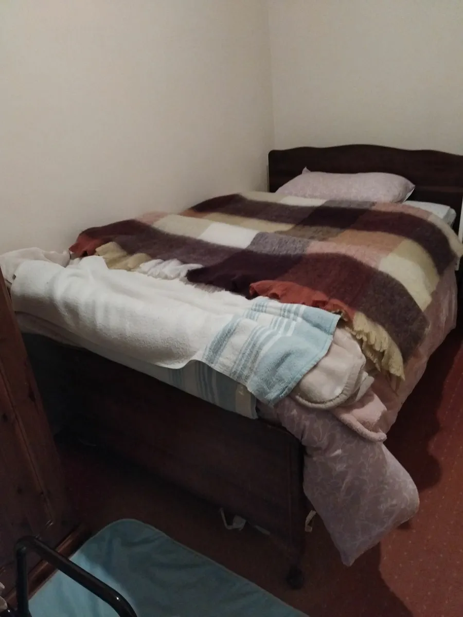 Bedroom furniture - Image 1