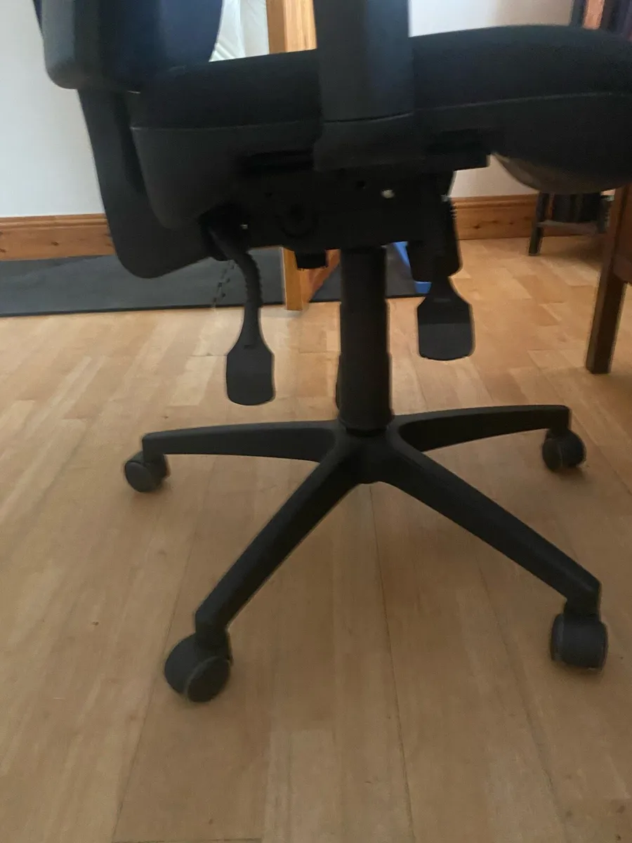 Quality office chair - Image 4